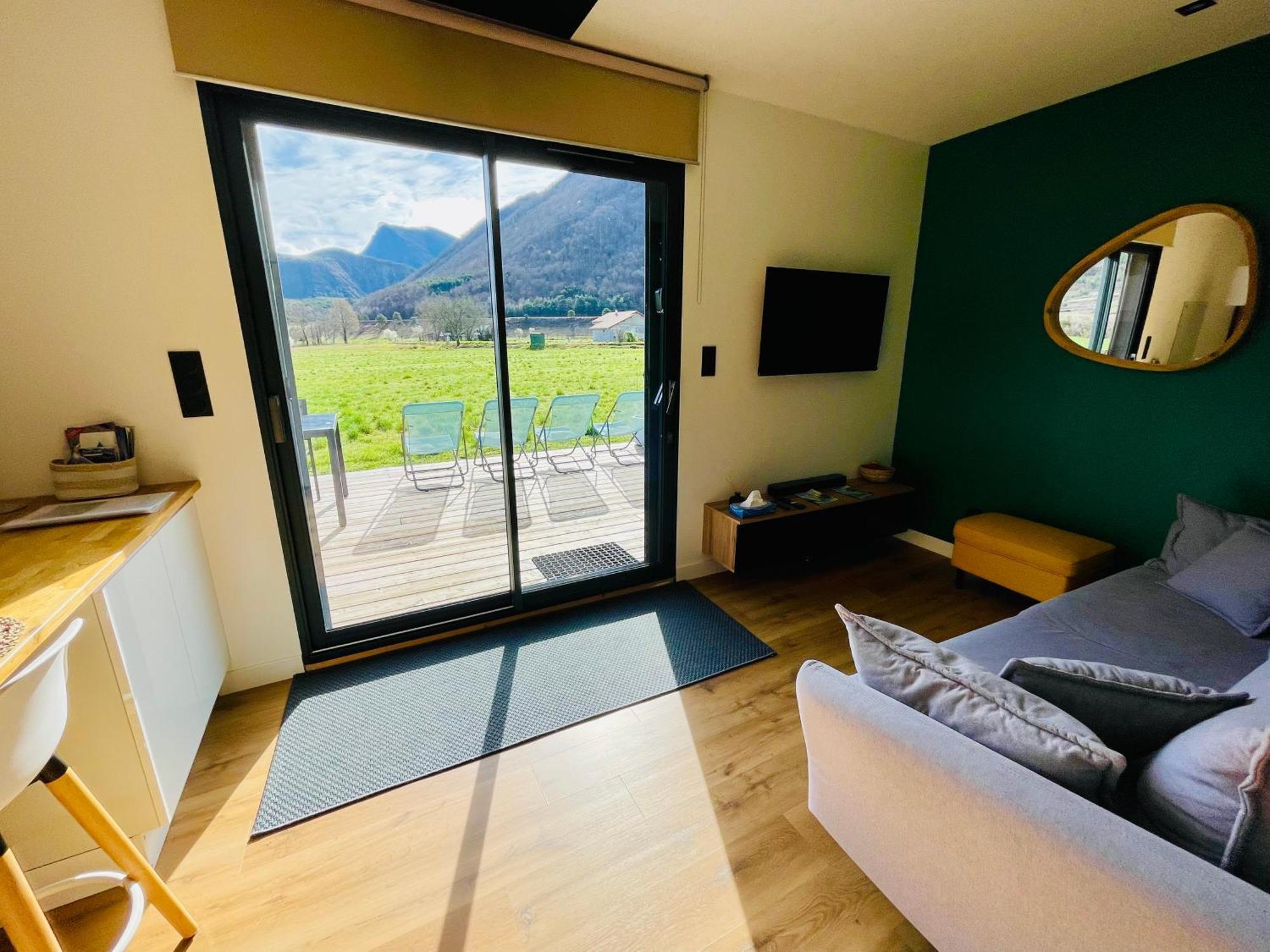 Charmant Logement Entre Lac Et Montagne Rochebrune  Exterior photo
